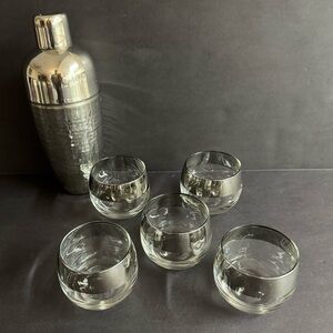 Vtg 1960s Dorothy Thorpe style silver banded roly poly Madmen glasses and shaker